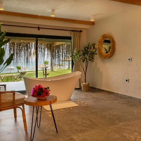 Flora Garden - Adults Only 16 - Couples Concept Θέρετρο Kızılot